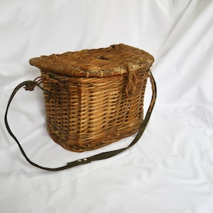 Vintage Antique Fishing Anglers Wicker Creel Basket Weave Shoulder Strap Fly  Rod
