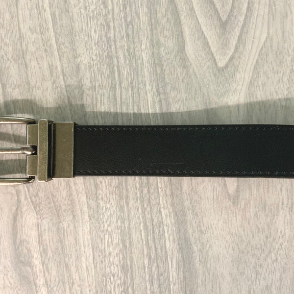 Vintage black belt, man made material belt, 1-1/8” belt, black belt, used like new belt, buckle, buckle on belt, 26”-30” belt, dress belt