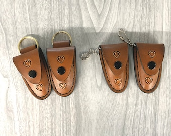 Fingernail clip keychain, finger nail clip key fob, manicure KEYFOB, leather manicure keychain, nail clipper pouch, nail clipper, bead chain