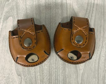 Rifles on snuff case,Snuff can holder,snuff can case with clip, leather snuff can holder,snuff holder hangs on belt, hand tooled, jerky case