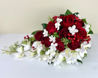 Roter Kaskaden-Hochzeits-Bouquet für eine Winterhochzeit, Echter Roter und Weißer Hochwertiger Brautstrauß