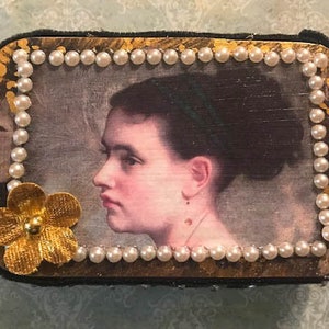Victorian Pearls OOAK Altered Altoid box