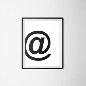 At sign Druck, Typografie, Satzzeichen, Digital Art Print, modern minimalistisch, schwarz und weiß, Wohnkultur, sofort Download
