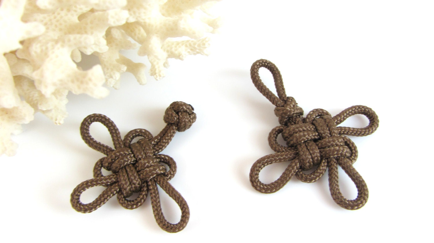 Knot antiques
ダイニングテーブル800 Frog Closure Brown Coat Button Historical Clothing Cape Clasp