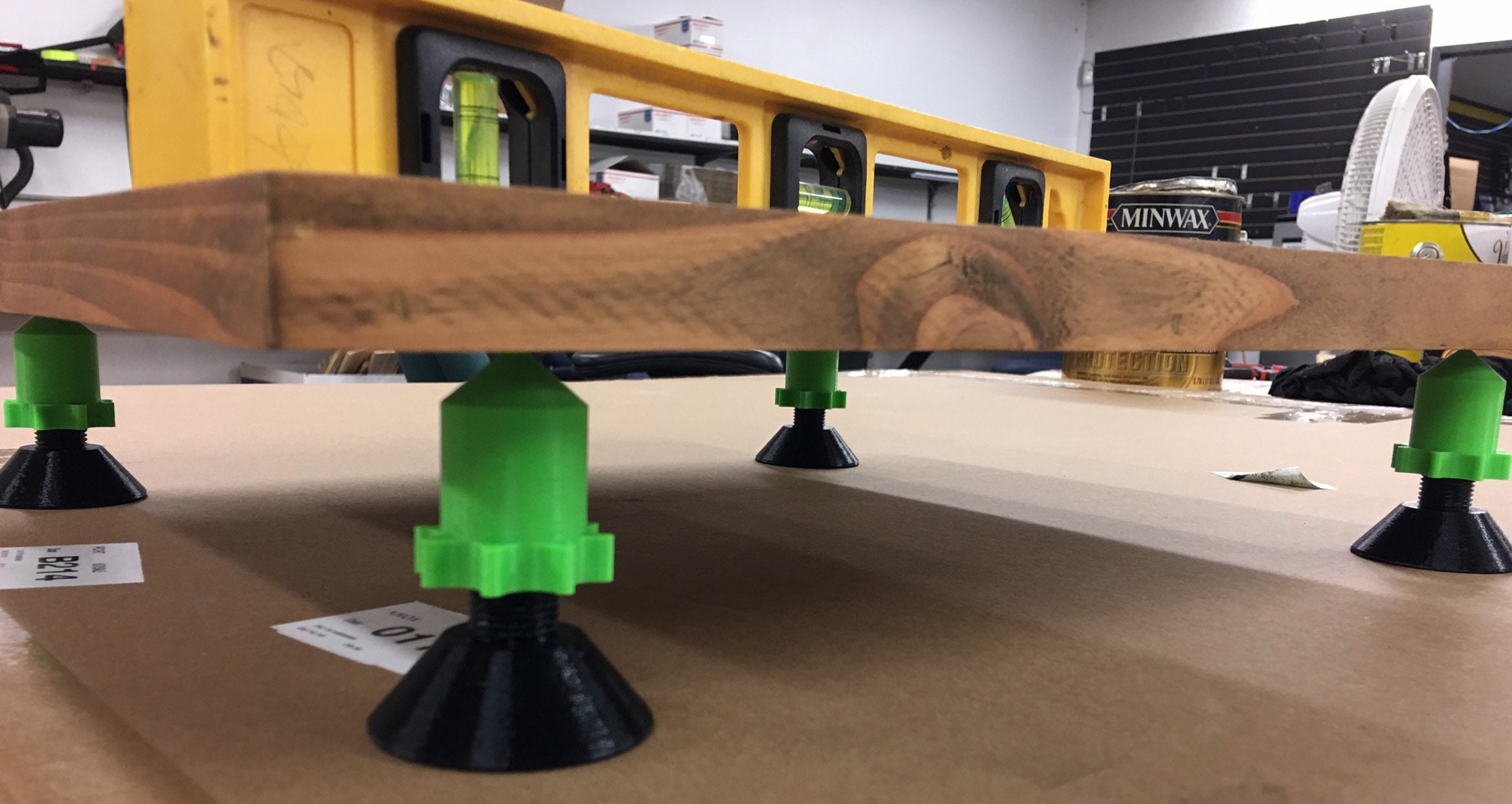 8pk Standard Rocket Levelers Adjustable Stands / Paint Stand for Easy