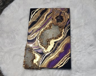 Piękna fioletowo-złota żywiczna sztuka ścienna Geode