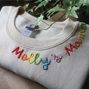 Sudaderas personalizadas con nombre bordado a mano de arco iris, camisetas personalizadas con nombre de arco iris Puntada de cadena bordada