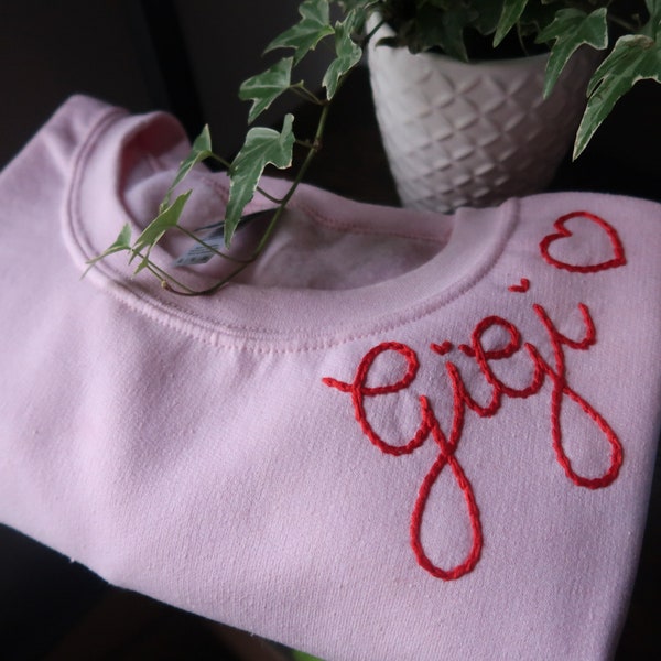 Benutzerdefinierte handbestickte genähte Sweatshirts, personalisierte kettengenähte Valentines-Namens-Sweatshirts, Kinder und Erwachsene bestickter Rundhalsausschnitt