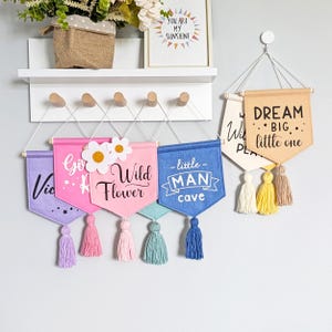 Benutzerdefinierte Kinder Wimpelkette - Spielzimmer Kinderzimmer Banner - Baby Name Flagge Wanddekoration - Filz Türschild - personalisiertes Geschenk - benutzerdefinierter Text verfügbar