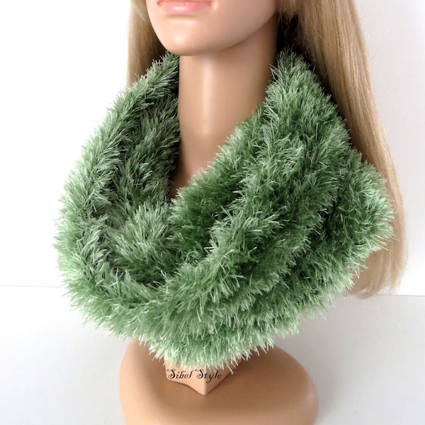 Echarpe tube tricot fait main fausse fourrure vert clair amande femme, Chauffe tour de cou, snood hiver, Cache col, Cadeau fête des mères