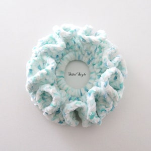 Chouchou Élastique cheveux crochet fait main velours multicolore blanc pastel vert clair femme, Attache chignon, Accessoire coiffure, Cadeau