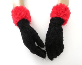 Gants tricot fait main  aspect fausse fourrure bicolore noir et rouge pour femme. Chauffe mains hiver. Cadeau fête des mères anniversaire