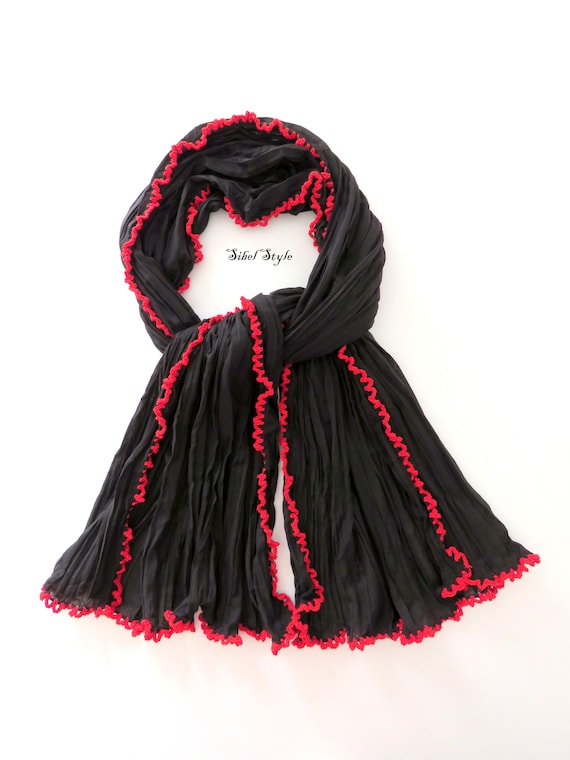 Sciarpa stropicciata da donna nera e rossa, stola sbieco all