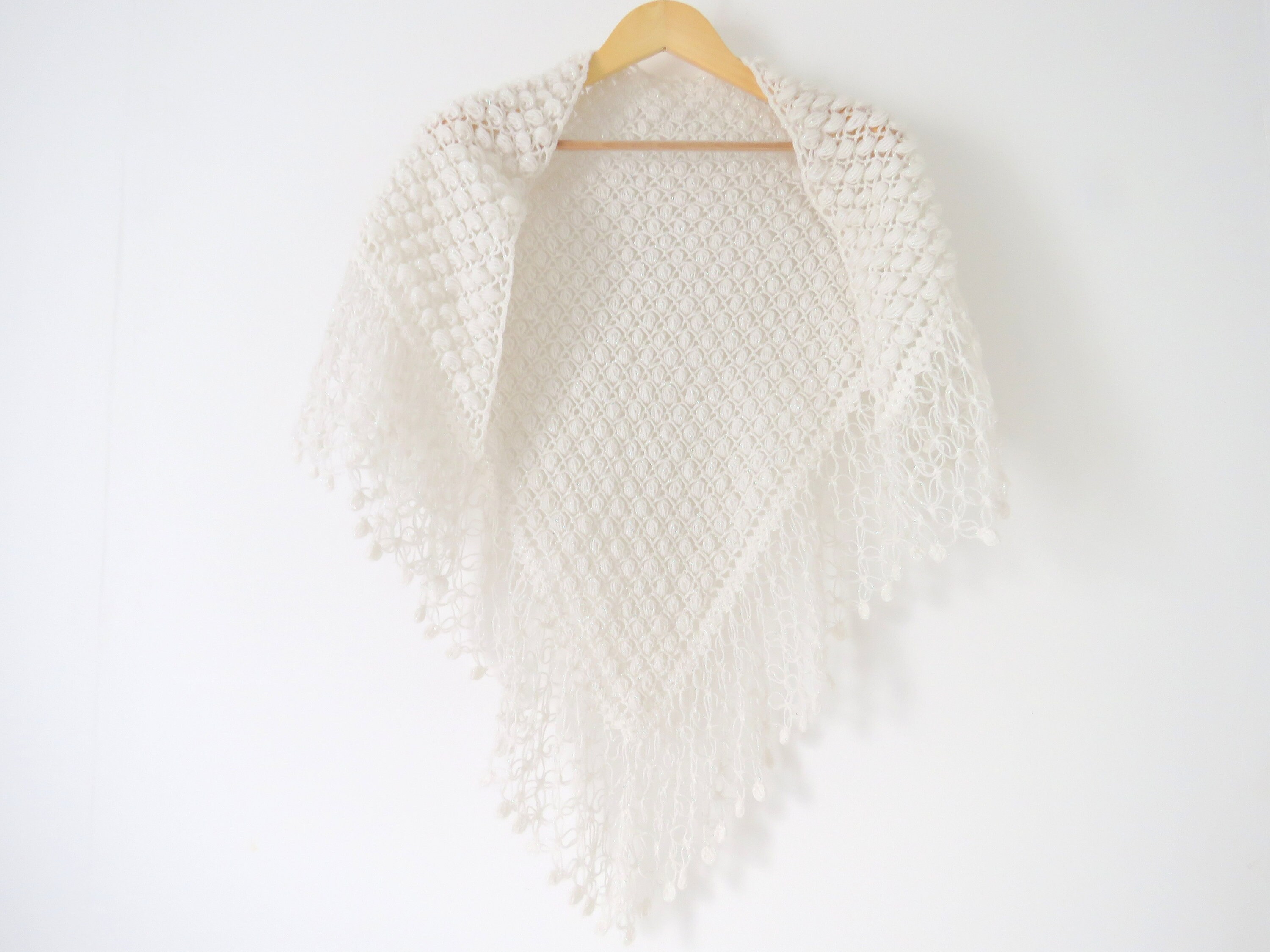 ハンドメイド　三角ショール　ニット　ショール　アイボリー　白色　大判ショール ハンドメイド 三角ショール ニット ショール アイボリー 白色 大判