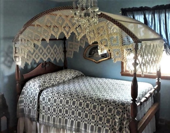 Full Size Canopy USA Hand Tied Heirloom Double Diamond Cotton Topper for Canopy Bed.