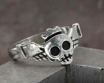 CLADDAGH Skull ring in Sterling Silver for him and for her