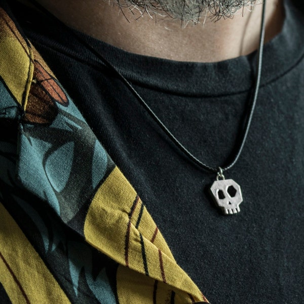 Collier grosse tête de mort