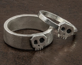 OFFER !! Set of engagement Skull rings. Includes engraving