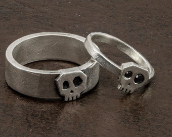 OFFER !! Set of engagement Skull rings with black zorconias. Includes engraving