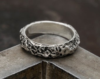 Volcano ring for him in Sterling Silver. Rustic and textured bands. - Alternative engagement rings.