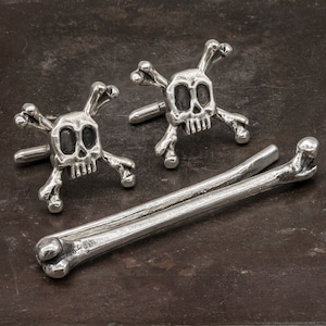 OFFER!! Skull and Bone Set of Cufflinks and Tie clip. Jewelry for men
