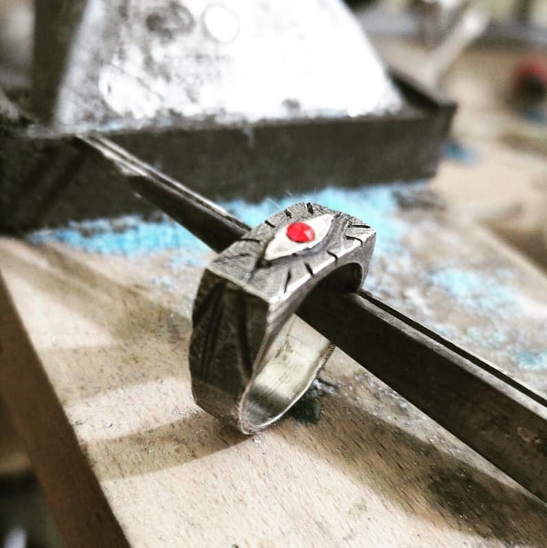 Odins Öga Vikingainspirerad ring i sterlingsilver. Rustik ring för män bild 5
