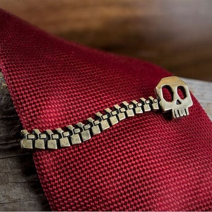 Backbone Skull Tie clip.