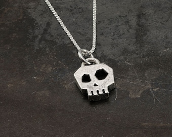 Pequeño collar de CALAVERA