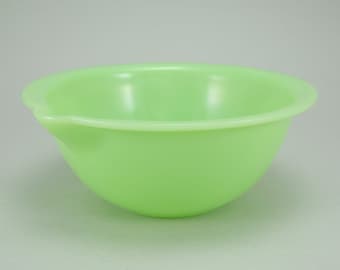 McKee Jadeite (McKee Skokie) 7" Batter Mixing Bowl with Lipped Edge and Pouring Spout