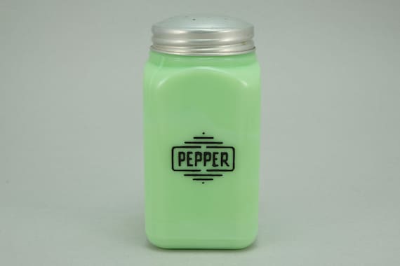 Mckee Jadeite mck Skokie Small Box Decoration Square 8-oz. PEPPER Shaker 