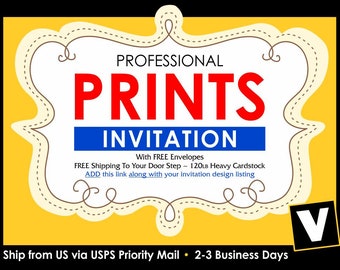 以下が含まれることがあります： 茶色の点線で囲まれた黄色と白のグラフィック。 「PROFESSIONAL PRINTS INVITATION」の文字は赤と青で書かれています。「With FREE Envelopes」の文字は黒で書かれています。「FREE Shipping To Your Door Step - 120lb Heavy Cardstock」の文字は黒で書かれています。「ADD this link along with your invitation design listing」の文字は黒で書かれています。「Ship from US via USPS Priority Mail - 2-3 Business Days」の文字は黒で書かれています。「V」の文字は黒で書かれています。