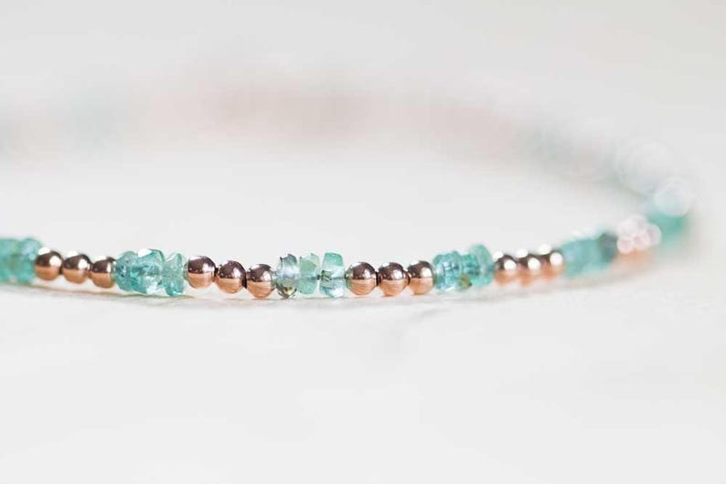 Fijne smaragdgroene armband met roségouden vulling of sterlingzilver, magere Zambiaanse sieraden met smaragd kralen, geboortesteen mei afbeelding 3