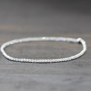 Mondstein Armband, Zarte Perlen Blauer Blitz Schmuck, Mondstein Armband, Juni Geburtsstein Geschenk Bild 3