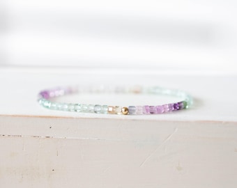 Bracciale elastico con cubo di fluorite sfumata