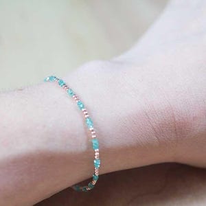 Fijne smaragdgroene armband met roségouden vulling of sterlingzilver, magere Zambiaanse sieraden met smaragd kralen, geboortesteen mei afbeelding 6