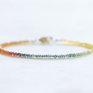 Délicat bracelet saphir avec remplissage en or rose ou argent sterling, bijoux délicats perlés en pierre de naissance de septembre