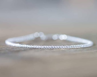 Zartes Bergkristall Armband: April Perlen Schmuck