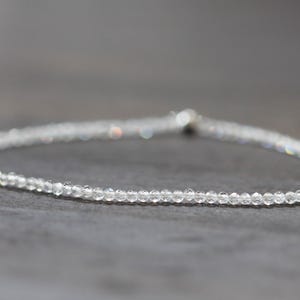 Mondstein Armband, Zarte Perlen Blauer Blitz Schmuck, Mondstein Armband, Juni Geburtsstein Geschenk Bild 2