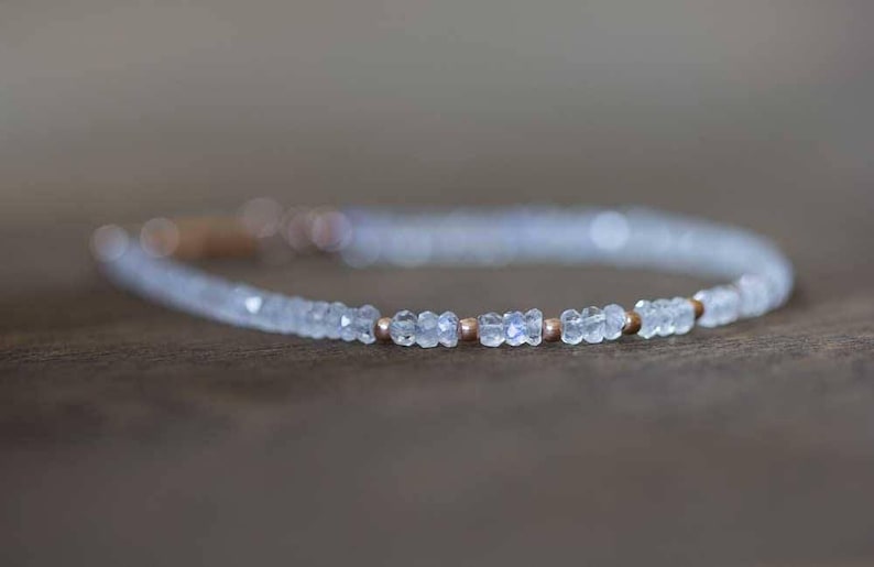 Maansteenarmband met roségoud gevuld of sterlingzilver, kralen regenboog maansteen sieraden, witte edelsteen stapelen, juni geboortesteen afbeelding 3
