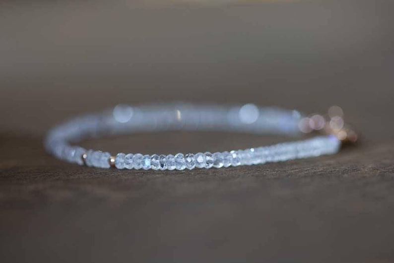 Maansteenarmband met roségoud gevuld of sterlingzilver, kralen regenboog maansteen sieraden, witte edelsteen stapelen, juni geboortesteen afbeelding 4