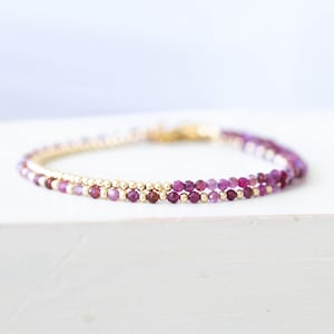 Pulsera de rubí: delicadas cuentas individuales o en juego con plata de ley o relleno de oro