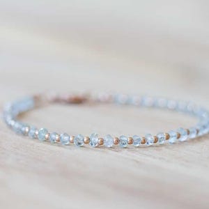 Pulsera de aguamarina con relleno de oro rosa o plata de ley, delicada joyería de aguamarina con cuentas, regalo de piedra natal de marzo imagen 2