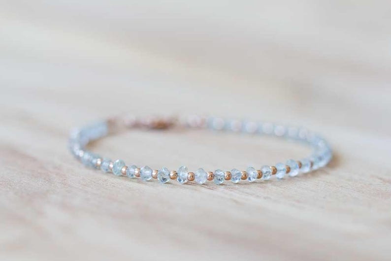 Pulsera de aguamarina con relleno de oro rosa o plata de ley, delicada joyería de aguamarina con cuentas, regalo de piedra natal de marzo imagen 2