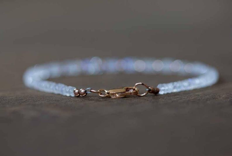 Maansteenarmband met roségoud gevuld of sterlingzilver, kralen regenboog maansteen sieraden, witte edelsteen stapelen, juni geboortesteen afbeelding 5