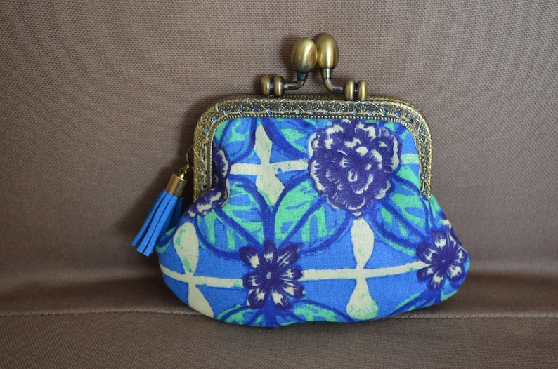 Blue flower clasp purse