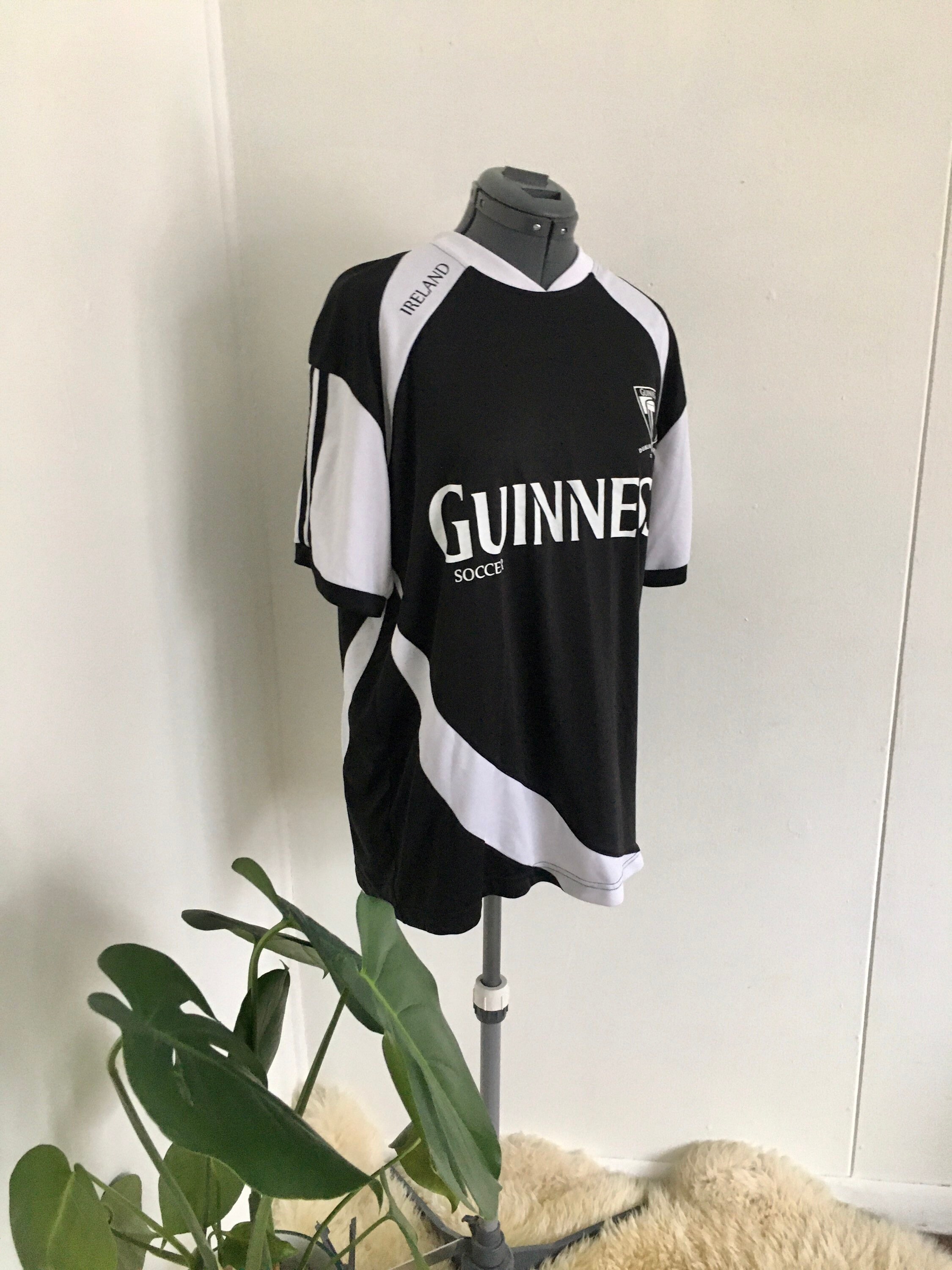 Vintage Guinness soccer jersey Irlande championnat noir blanc Etsy