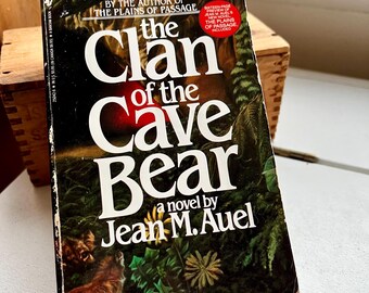 Vintage The Clan of the Cave Bear by Jean M. Auel, Fantasy book 1989
