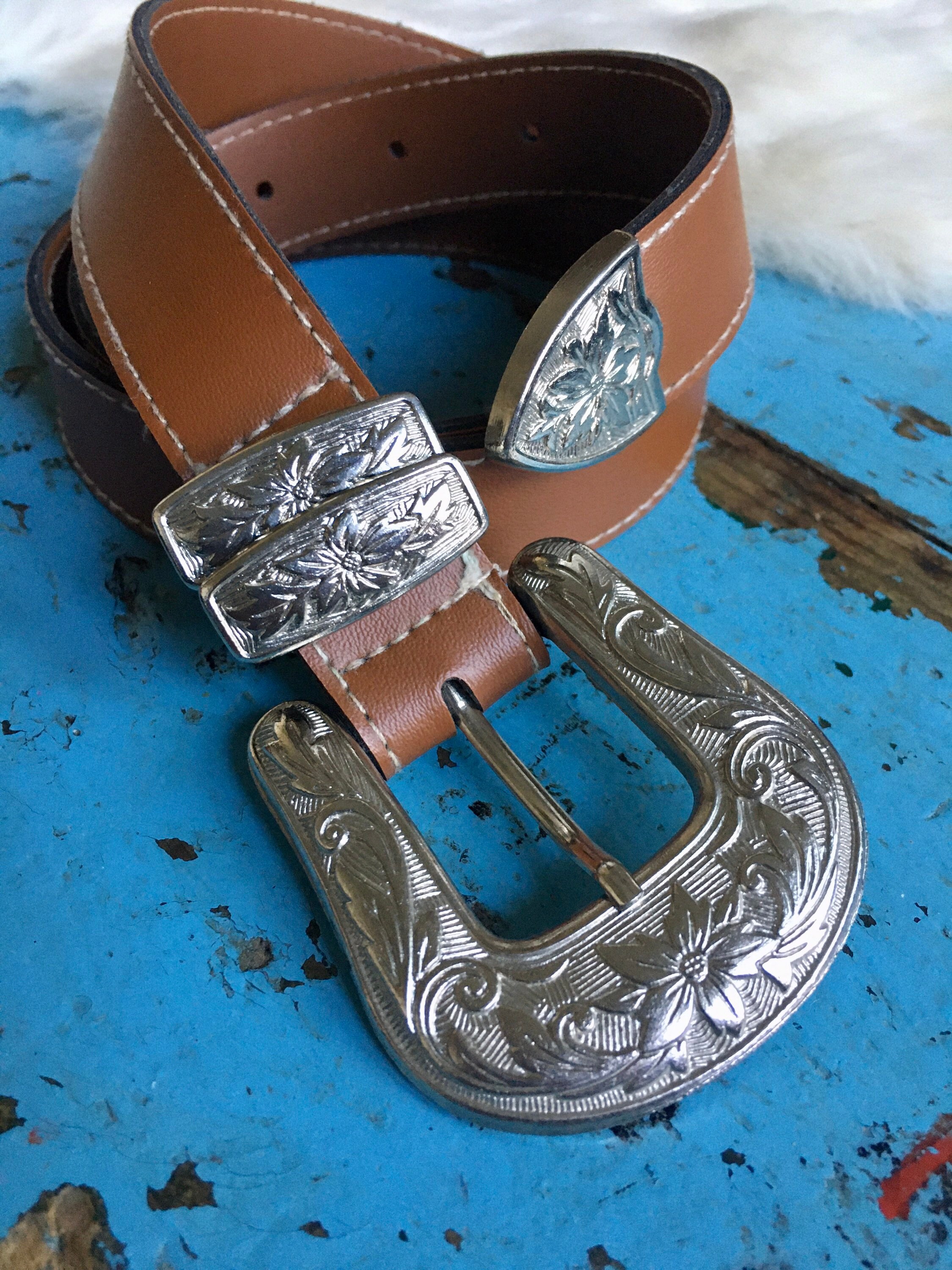 Western Cowgirl Belt Vintage Buckle Faux Leather Medium Fit Classic Style Vintage Western Belt: Faux Leather, Detailed Buckle (size  main image 3