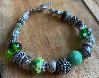 chunky silver and green glass bead toggle bracelet | handmade beaded toggle bracelet