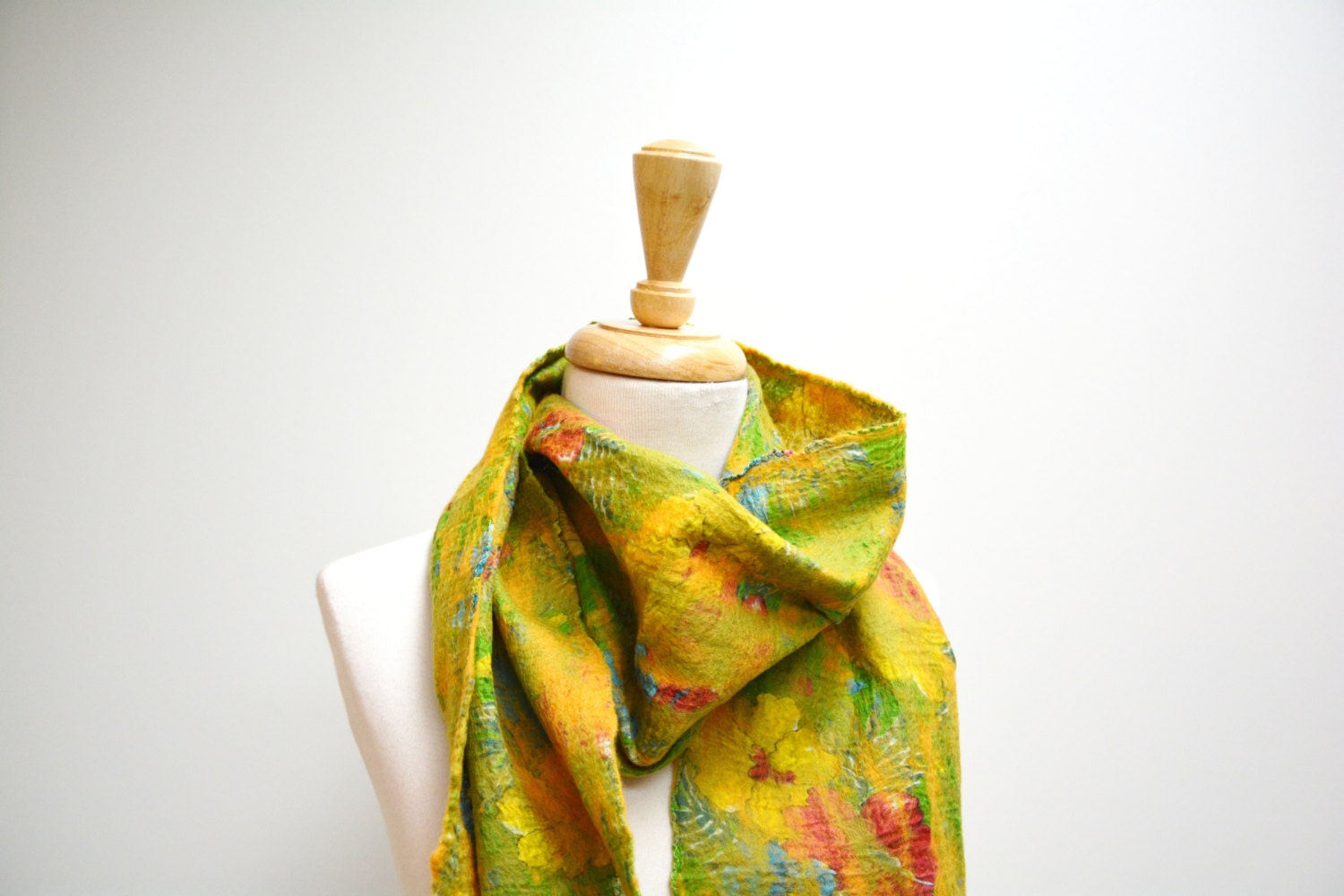 Green Spring Felt and Silk Scarf / Lightweight Scarf / Silk Scarf Women / Gifts for Her / Gifts for Mom / Scarves for Women / Vibrant Outfit
